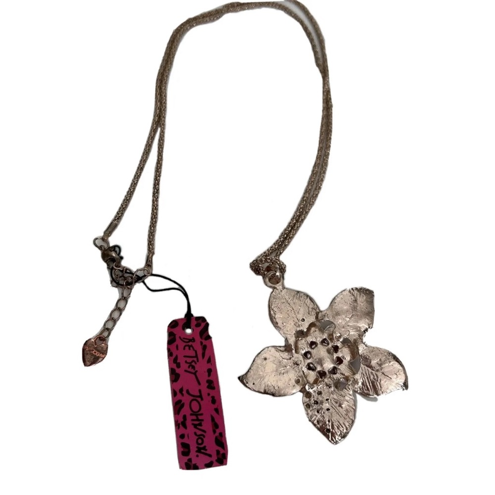 Betsey Johnson Rhinestone Flower Pendant Necklace NWT - Picture 3 of 4